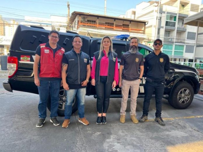 Produtos fora da validade são retirados das prateleiras em São José pelo Procon Produtos fora da validade são retirados das prateleiras em São José pelo Procon