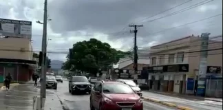 Conserto emergencial na Avenida Leoberto Leal