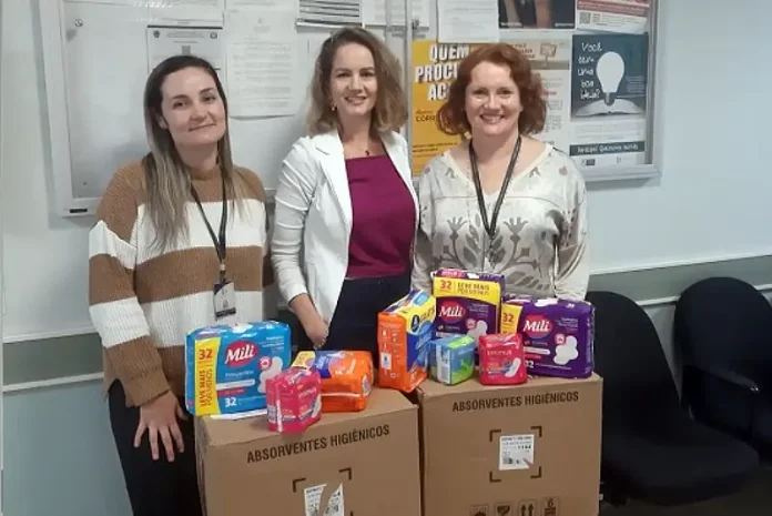 Comarca de Palhoça promove a distribuição de mais de 4 mil absorventes para 4 abrigos Comarca de Palhoça promove a distribuição de mais de 4 mil absorventes para 4 abrigos
