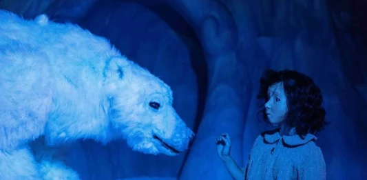 Florianópolis recebe a magia e a emoção do teatro ilusionista em “POLARIS", o espetáculo no globo gigante