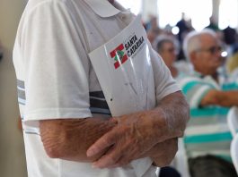 Famílias de zona rural de Biguaçu recebem regularização dos lotes Regularização fundiária: Governo do Estado entrega mais de 500 títulos para propriedades rurais de Biguaçu