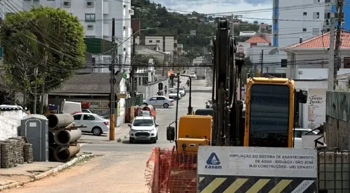 Prefeitura de São José embarga obra de adutora da Casan