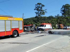 Colisão lateral mata motociclista na BR-282 em Águas Mornas Acidente envolveu moto de alta cilindrada e carro com família.