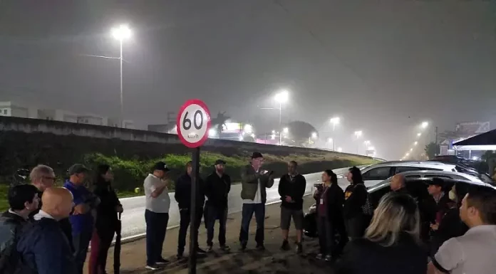 Após compromisso de pagamento, transporte coletivo na Grande Florianópolis retoma atividade Sindicato promoveu paralisação para impedir saída dos veículos da garagem da Emflotur