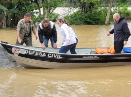 Estado tem mais de 26 mil desabrigados e 70 trechos de estradas danificados Ao menos 26 mil pessoas estão abrigadas por causa das chuvas em SC