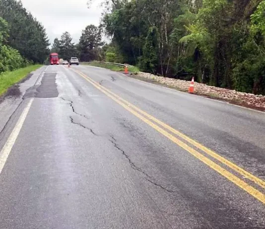 BR-282 deve ficar interditada até quarta-feira, afirma DNIT BR-282 deve ficar interditada até quarta-feira, afirma DNIT