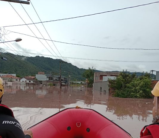 Tubarão tem pontos de inundação