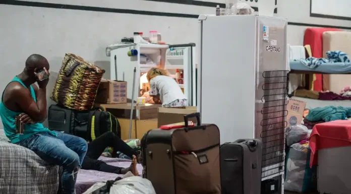 . Sede de clube de Rio do Sul transformado em abrigo recebe desalojados das enchentes