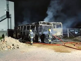 Dois ônibus são queimados em Palhoça em tentativa de furto