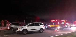 Motorista bêbado dirige carro de luxo na contramão e causa acidente em Florianópolis
