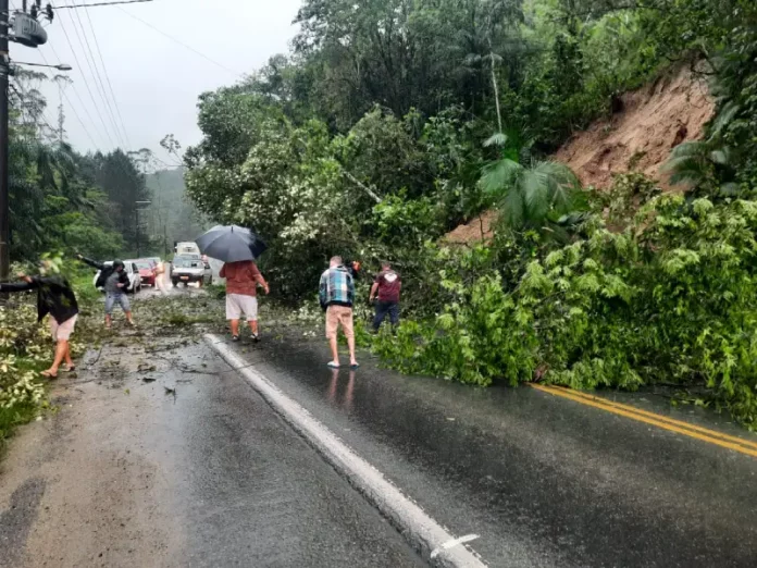 Queda de barreira em Blumenau