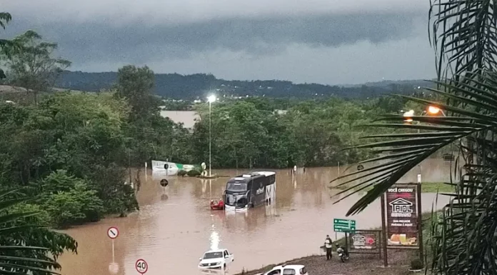 BR-470 é interditada em duas cidades por causa da chuva