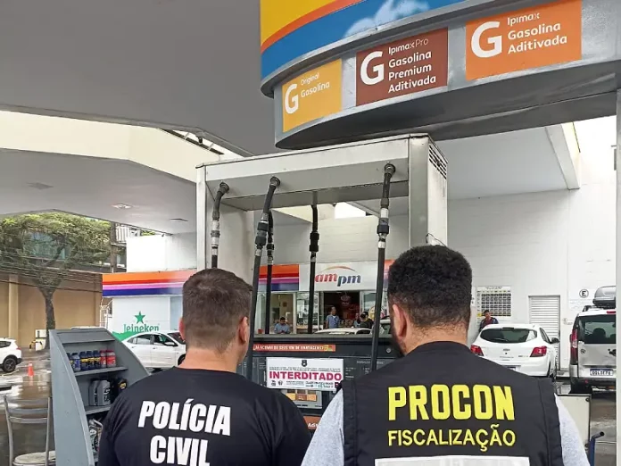 Posto de combustíveis na Av. Mauro Ramos é interditado