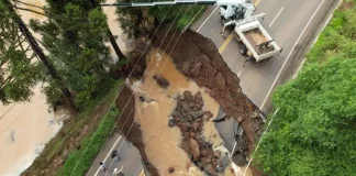 SC-135 ficou destruída com o rompimento da base da pista