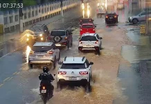 Temporal deixa ruas da Grande Florianópolis alagadas