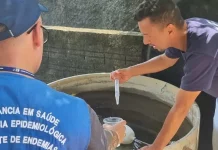 Trabalho de combate à dengue em São José