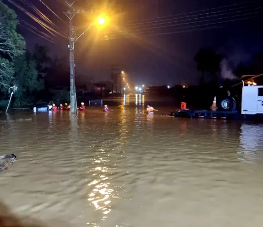 Duas idosas morrem afogadas em carro em Taió Duas pessoas morrem afogadas em carro em Taió-SC