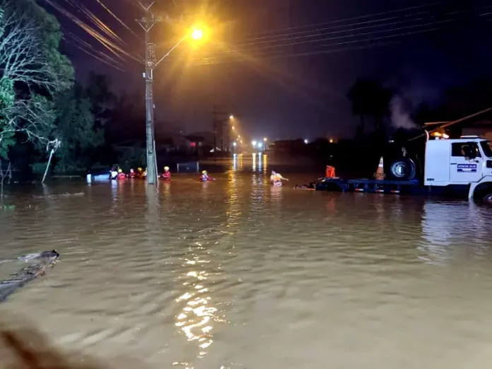 Duas pessoas morrem afogadas em carro em Taió-SC