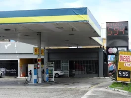 Posto de combustível é interditado em São José Prefeitura de São José fecha posto de combustível na Praia Comprida por falta de licença ambiental.