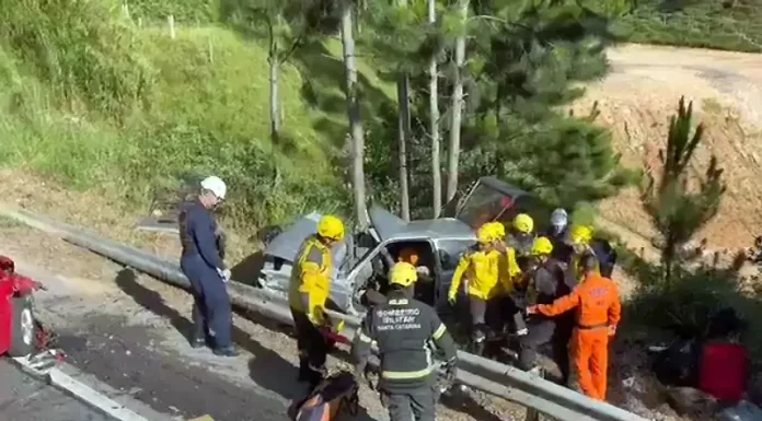 Colisão frontal na BR-282 tira a vida de um adolescente