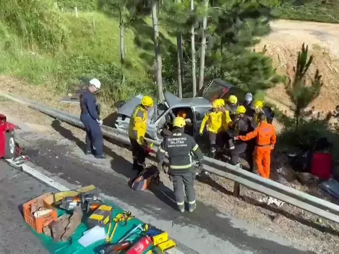 Colisão frontal na BR-282 tira a vida de um adolescente