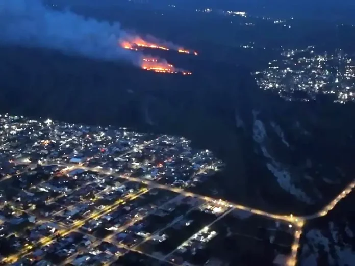 Incêndio atinge Parque do Tabuleiro na região da Baixada do Maciambú