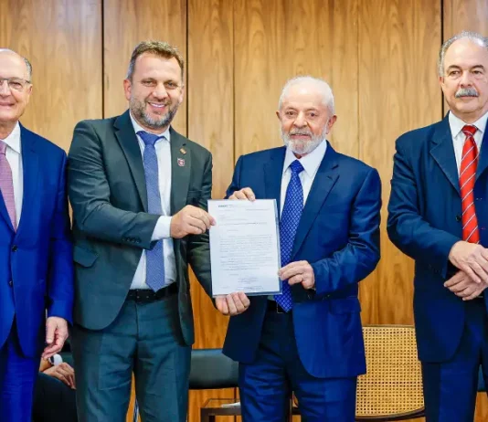 SC recebe investimento federal de R$ 631 milhões para 127 km de obras SC recebe empréstimo federal de R$ 631 milhões para 127 km de obras