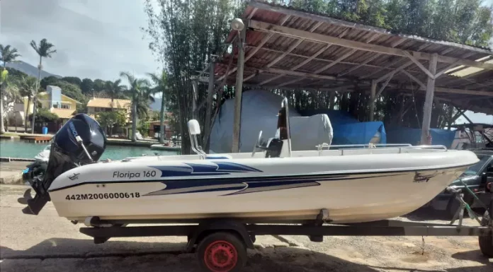 Lancha Mobdik desaparecida em Florianópolis