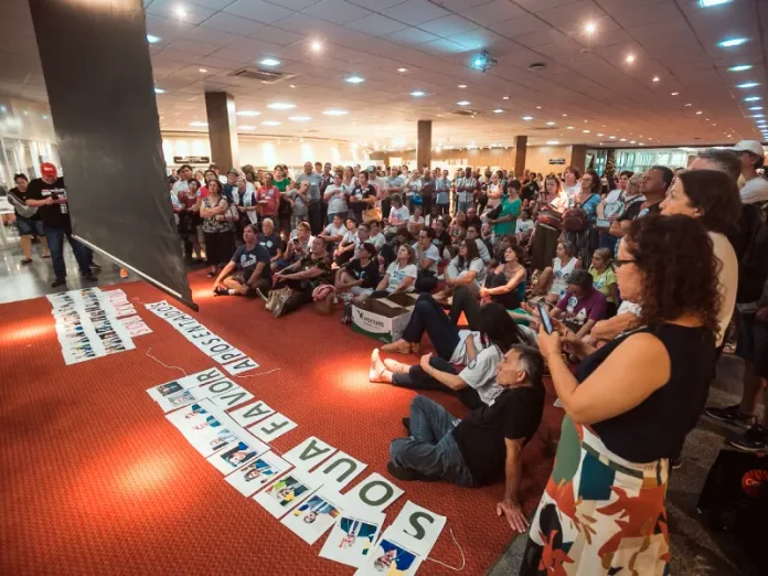 Servidores contrários à proposta de mudança na aposentadoria lotaram a Alesc