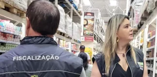 Supermercado no Kobrasol é autuado por cobrar preço diferente da etiqueta