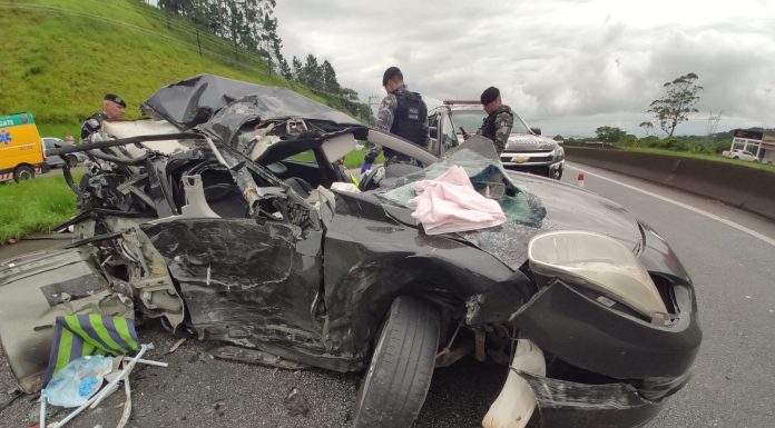 Renault Fluence ficou completamente destruído