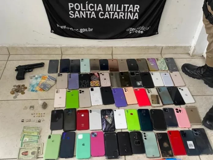 Ladrões são detidos com dezenas de celulares roubado no Carnaval em Florianópolis