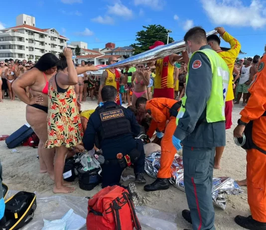 Argentino de 63 anos morre após mal súbito na praia de Canasvieiras Argentino de 63 anos morre após mal súbito na praia de Canasvieiras