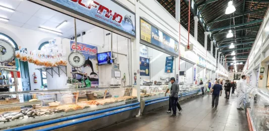 Pesquisa revela lista de preços de pescado para a semana santa Mercado Público de Florianópolis