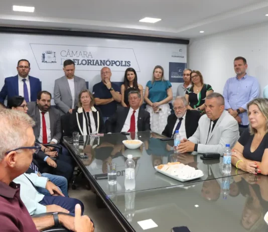 Reunião do prefeito de Florianópolis com vereadores para abertura do ano legislativo