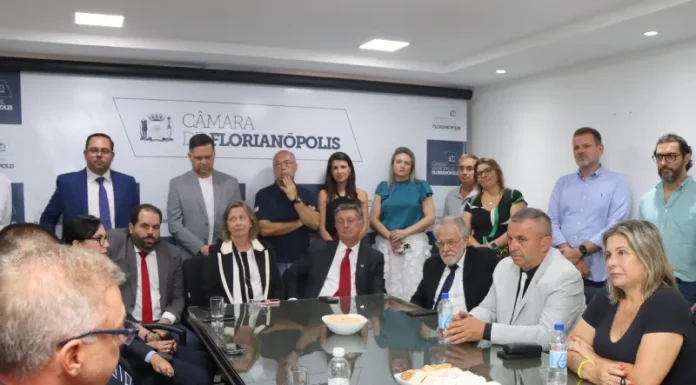 Reunião do prefeito de Florianópolis com vereadores para abertura do ano legislativo