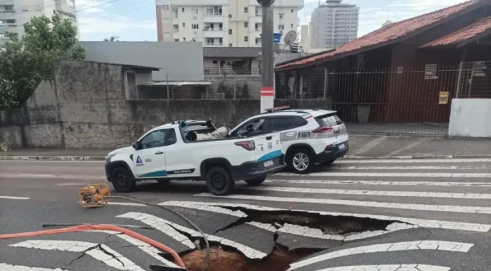 Tubulação de água limpa rompe e deixa bairros de São José sem água
