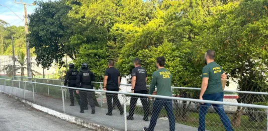 Operação mira advogados de facção criminosa em SC