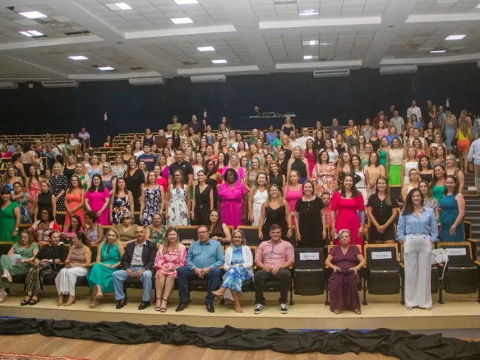 Mais de 200 profissionais reforçam a equipe da Educação de São José