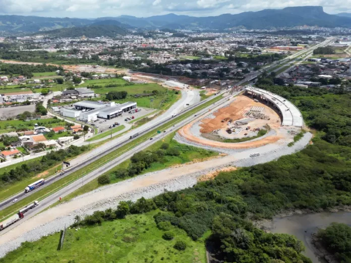 Intersecção da BR-101 com o Contorno Viário