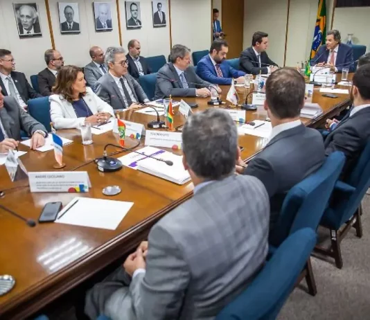 SC estuda proposta do Governo Federal para reduzir dívida com a União Proposta de trocar juros por educação