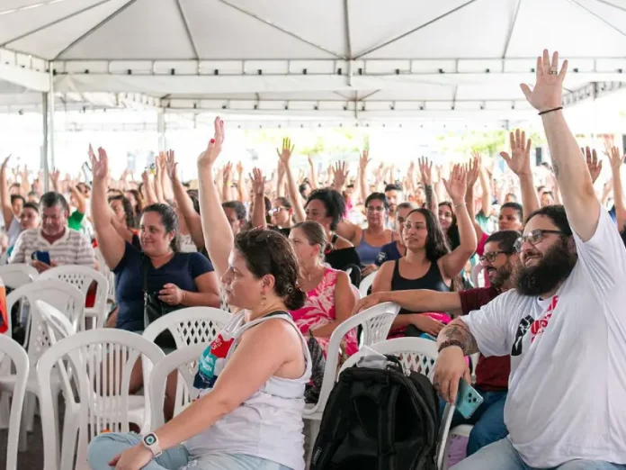 Servidores de São José pedem melhores proposta e entram em estado de greve