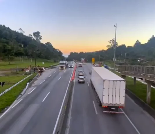 BR-101 no Morro dos Cavalos, em Palhoça