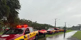 Santa Catarina envia reforços ao RS para ajudar em resgates devido às chuvas