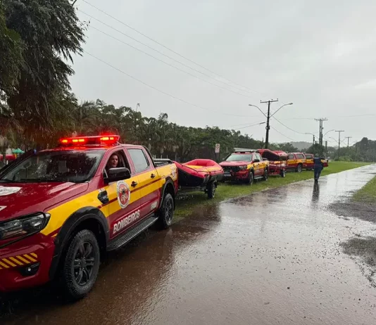 Santa Catarina envia reforços ao RS para ajudar em resgates devido às chuvas