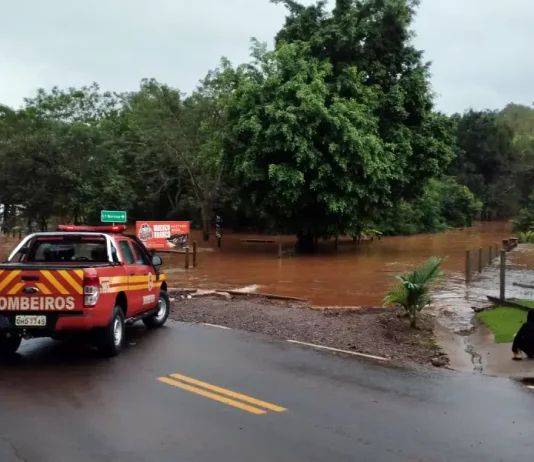 Alagamentos por causa do excesso de chuva no Oeste de SC