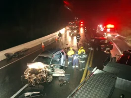 Colisão frontal mata menina de 11 anos na BR-282 na Grande Florianópolis Colisão frontal mata menina de 11 anos na BR-282 na Grande Florianópolis