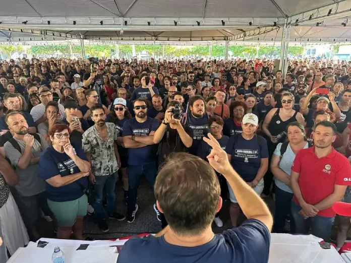 Assembleia decidiu suspender greve por 2 meses após proposta do governo