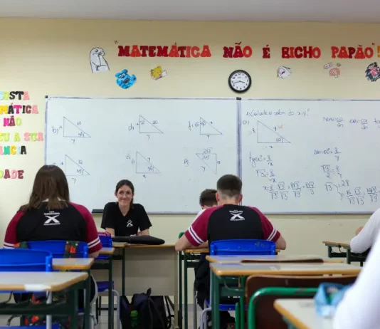Santa Catarina lança concurso público com 10 mil vagas para a Educação Escola Estadual Básica Rudolfo Luzina