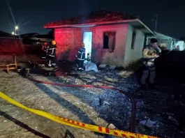 Homem é encontrado morto dentro de casa incendiada em Palhoça Homem morre em incêndio em casa de Palhoça